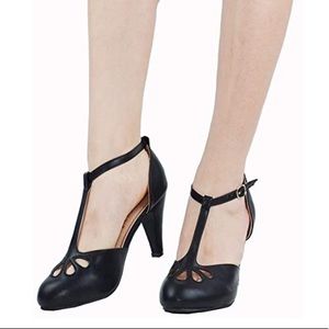 EUC Chase + Chloe Black Teardrop T-Strap Pumps
